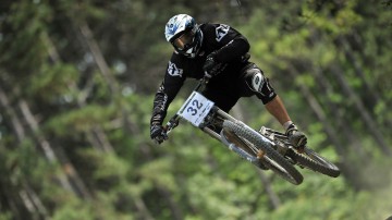 sports-wallpaper-mountain-bike-racer-owallpapers-12863